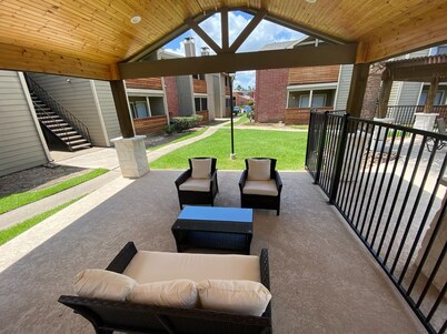 Cozy 1BR Apt in Medical Center. Close to Downtown/ Zoo/ Medical Center 