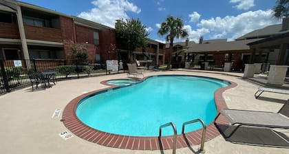 Cozy 1BR Apt in Medical Center. Close to Downtown/ Zoo/ Medical Center