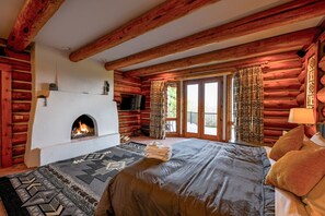 7 Schlafzimmer, Schreibtisch, Bügeleisen/Bügelbrett, Reisekinderbett
