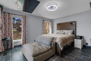 3 habitaciones, escritorio, tabla de planchar con plancha y wifi gratis 