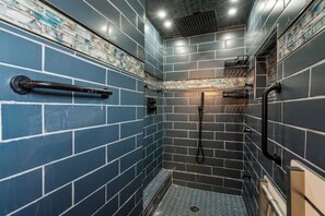Dusche, Whirlpool, Haartrockner, Bidet