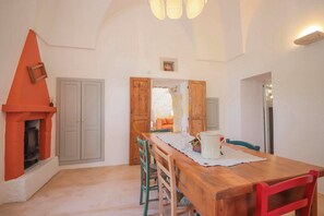 Dining - TD Trulli Chiara Tastefully Decorated with Pool (Ostuni)