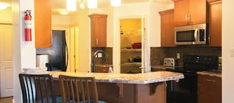 Entire Large|3BHome|King Bed| with A/C |Mins to WEM