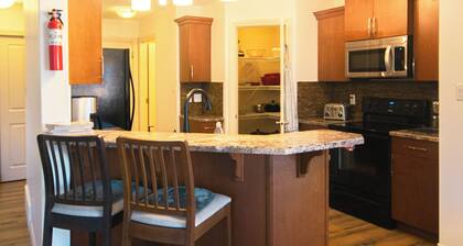 Entire Large|3BHome|King Bed| with A/C |Mins to WEM