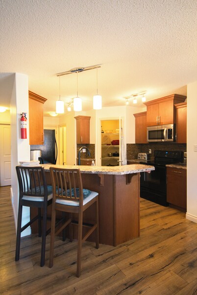 Entire Large|3BHome|King Bed| with A/C |Mins to WEM