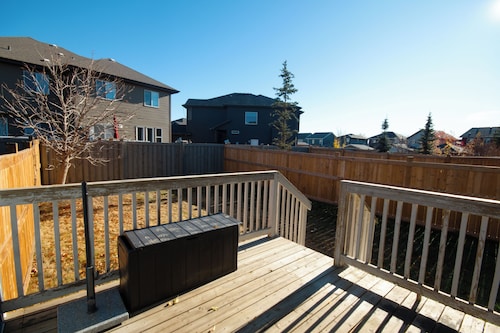 Entire Large|3BHome|King Bed| with A/C |Mins to WEM