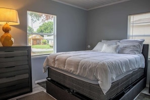 2 bedrooms, iron/ironing board, WiFi, bed sheets - Tigertown Lakeland LongTerm Stay (Lakeland)