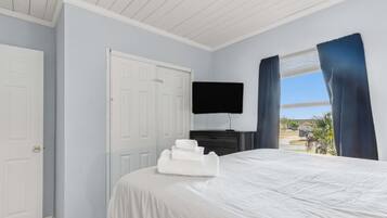 2 bedrooms, iron/ironing board, WiFi, bed sheets