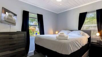 2 bedrooms, iron/ironing board, WiFi, bed sheets