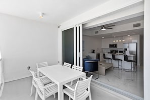 Comfort-Suite, 2 Schlafzimmer, Meerblick | Terrasse/Patio
