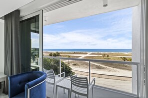 Suíte júnior, 2 quartos, vista para o oceano | Vista da sacada