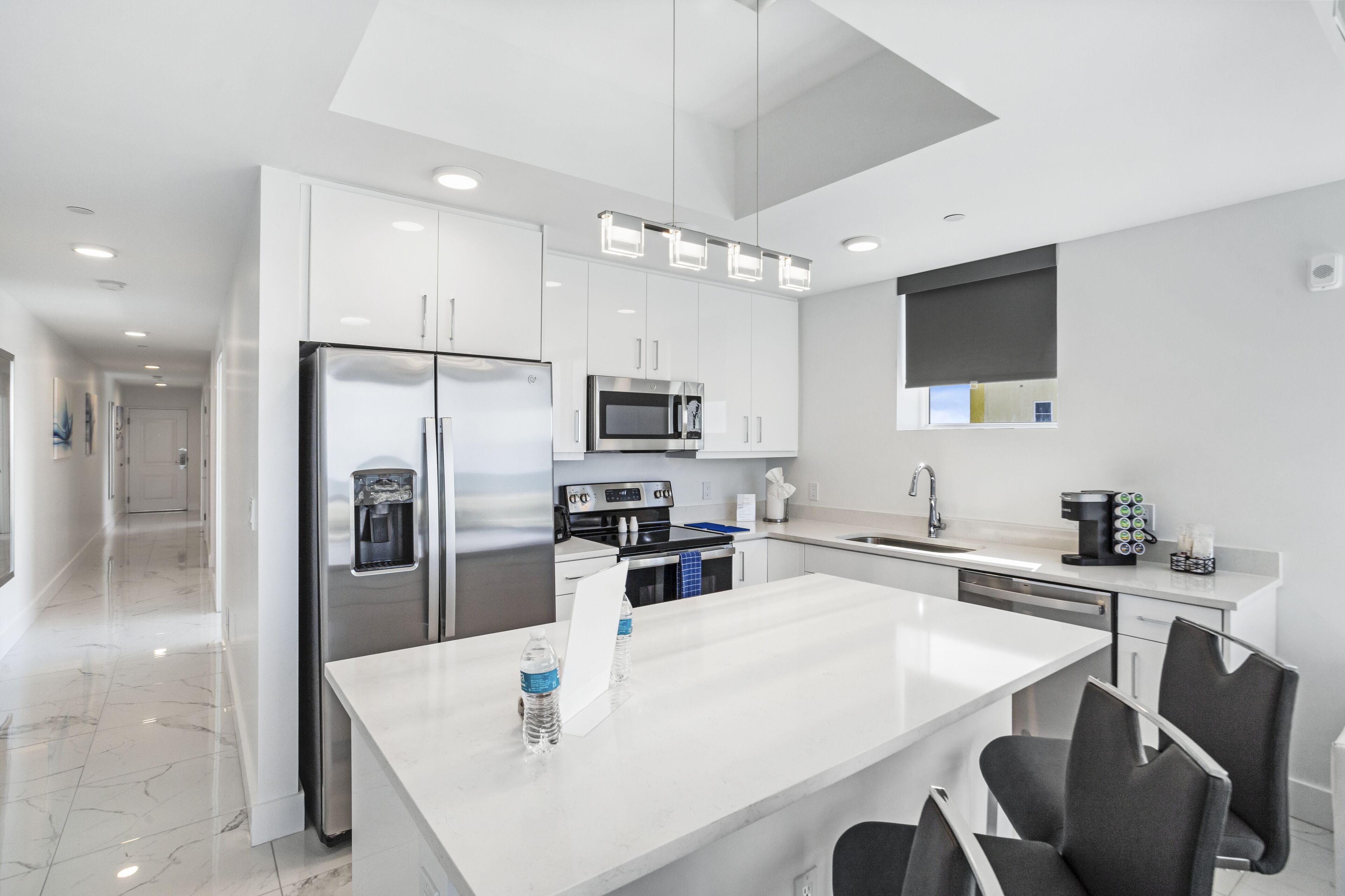 Suite Junior, 2 chambres, vue océan | Cuisine privée | Grand réfrigérateur, micro-ondes, four, plaque de cuisson