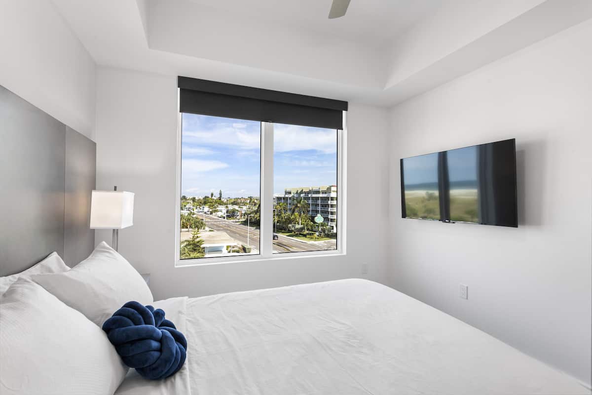 Luxury Suite, 2 Bedrooms, Ocean View | 2 bedrooms, memory-foam beds, in-room safe, blackout curtains