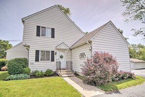 Exterior - Stylish 5Bd Home Near Beach & Base (Gurnee)