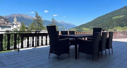 neu Renovierte Apartmenthaus "ferientreff-stilfs " mit Blick ins Etschtal