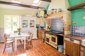 Dishwasher, high chair - La Cigogne - Four Bedroom Villa, Sleeps 8 (Angles)