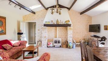 Smart-tv en een tafeltennistafel