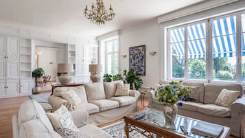 Smart-tv, tafelvoetbal en een tafeltennistafel