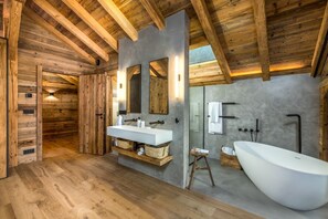 Umweltfreundliche Kosmetikartikel, Haartrockner, Handtücher