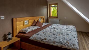 4 makuuhuonetta, silitysrauta/-lauta, ilmainen internet, vuodevaatteet