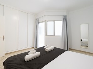 3 habitaciones, tabla de planchar con plancha y wifi gratis 