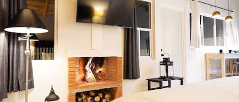 Basic Cabin | 1 bedroom, blackout drapes, iron/ironing board, free WiFi