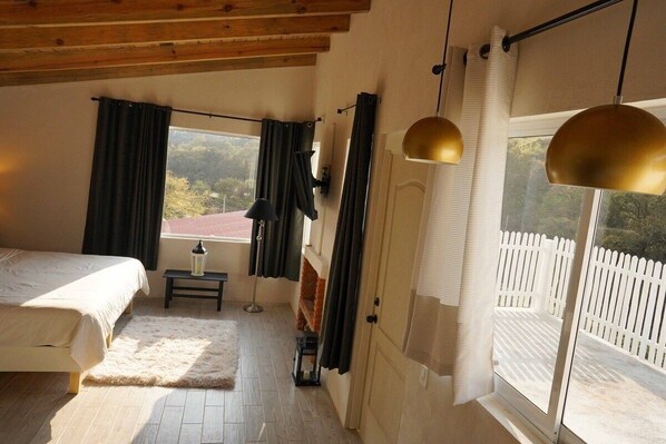 Chalet rustique de base | 1 chambre, rideaux d’obscurcissement, fer et planche à repasser