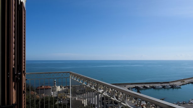 A balcony with a view of the sea and a marina. - Marechiare - Two Bedroom Apartment, Sleeps 4 (Ortona)