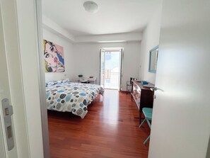 2 chambres, fer et planche à repasser, accès au Wi-Fi (inclus)