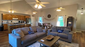 Smart TV, fireplace