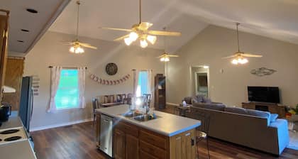 Beautiful Lakefront Retreat w/ Private Dock! Minutes from public boat ramp