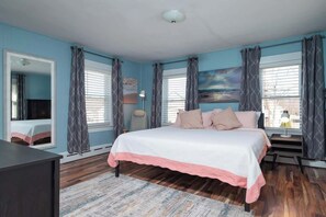 2 slaapkamers, een strijkplank/strijkijzer, reisbedje, wifi