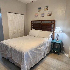 1 habitación, tabla de planchar con plancha, wifi gratis y ropa de cama