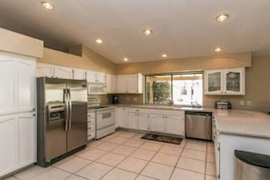 Fridge, microwave, oven, stovetop - North Phoenix 6 Bedroom with Guest House & Pool!   Great for Large Groups (Phoenix)