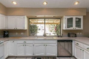 Fridge, microwave, oven, stovetop - North Phoenix 6 Bedroom with Guest House & Pool!   Great for Large Groups (Phoenix)