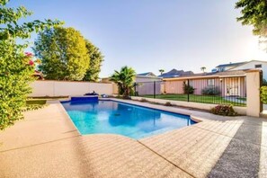 Outdoor pool - North Phoenix 6 Bedroom with Guest House & Pool!   Great for Large Groups (Phoenix)