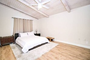 6 bedrooms, iron/ironing board, Internet, bed sheets