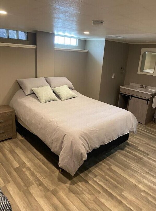 4 bedrooms, WiFi, bed sheets