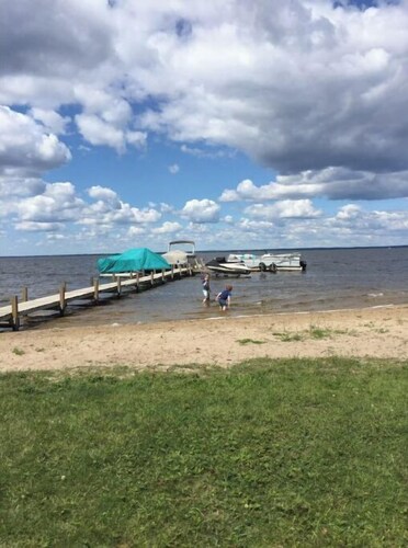 Cozy Cabin with Great Beach, Swimming and Dock!