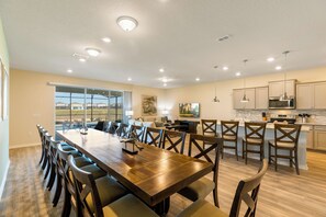 Dining - Mahalo Magical Mansion (Davenport)