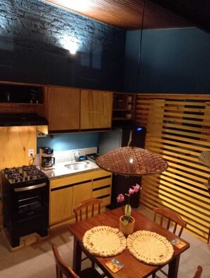 Fridge, microwave, oven, stovetop - Superior Apartment in Ponta Negra perfect for couples! 10 minutes walk to the beach (Vila de Ponta Negra Natal)