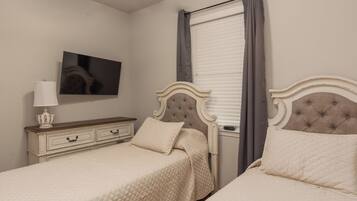 2 bedrooms, iron/ironing board, free WiFi, bed sheets