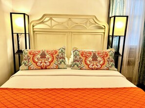 2 室のベッドルーム、デスク、アイロン / アイロン台、旅行用ベビーベッド