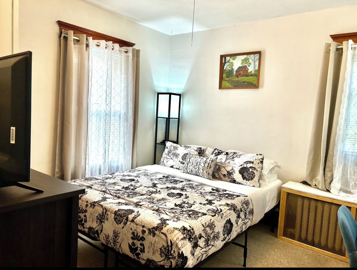 Desk, iron/ironing board, travel crib, WiFi