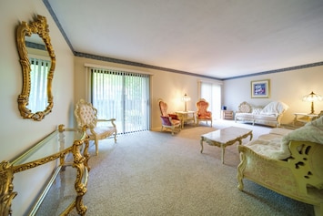 Richmond Heights Vacation Rental | 3BR | 2.5BA | 1,584 Sq Ft | 3 Steps to Enter
