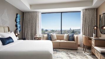 Hypo-allergenic bedding, minibar, in-room safe, desk