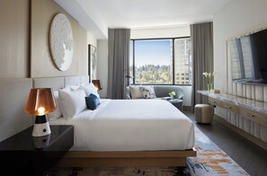 Classic Room, 1 King Bed, Accessible Bathtub (Mobility) | Egyptian cotton sheets, premium bedding, minibar, in-room safe - InterContinental Seattle Bellevue, by IHG (Bellevue)