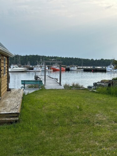 Beautiful Ocean view retreat in Eastern Passage: Serenity by the Ocean 🌊