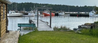 Beautiful Ocean view retreat in Eastern Passage: Serenity by the Ocean 🌊