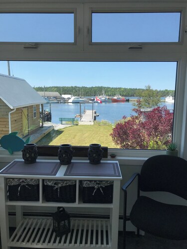 Beautiful Ocean view retreat in Eastern Passage: Serenity by the Ocean 🌊